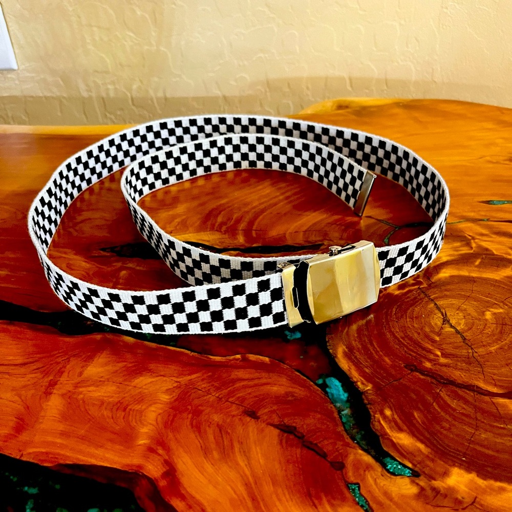 Checkered knitted belt with metal clip